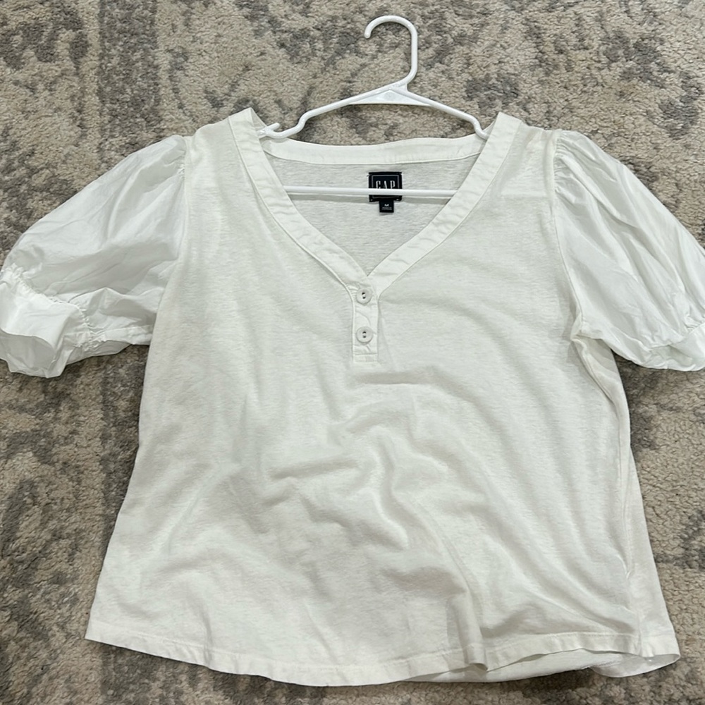 Gap top! White size medium brand new never worn without tags